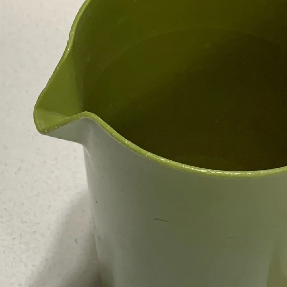 Rubbermaid Pitcher 2 1/4 Quarts drinking vintage Green MCM lid serve ware